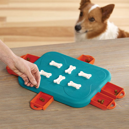 Nina Ottosson Casino игра-головоломка для собак, 3 уровень сложности (продвинутый)
